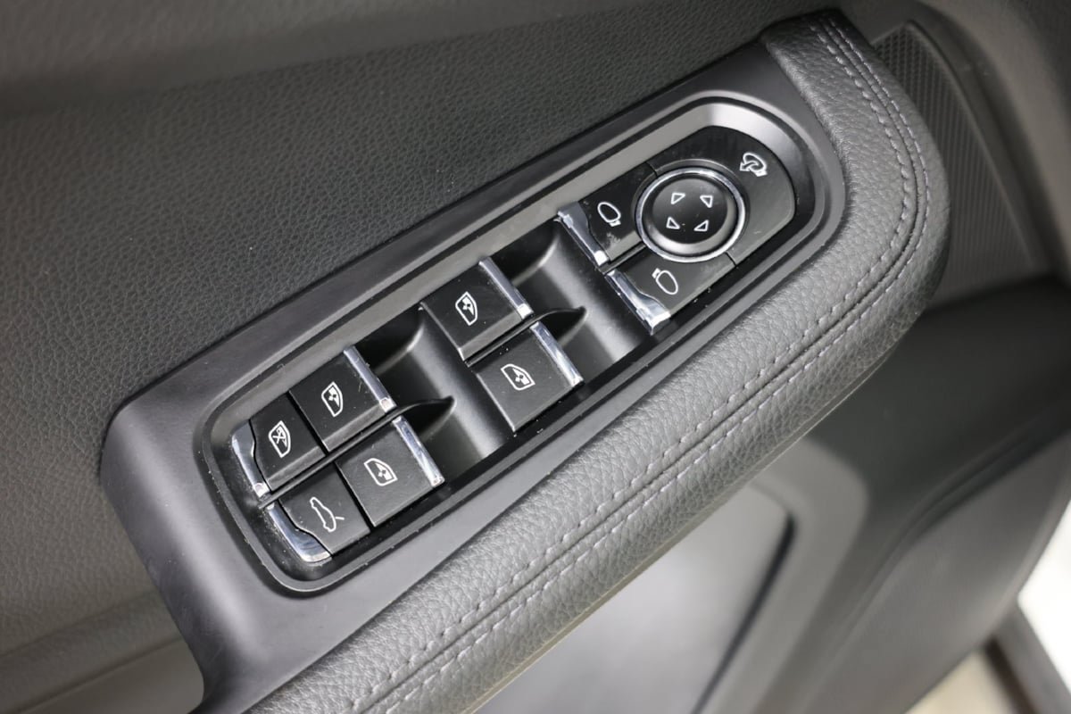 Used 2023 Porsche Macan AWD/4WD image 22
