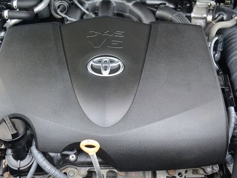 Used 2021 Toyota Highlander L AWD/4WD image 24