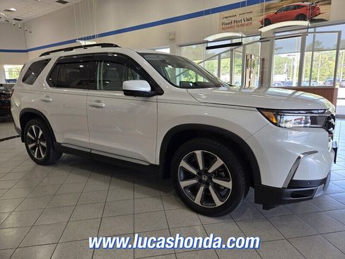 Used 2023 Honda Pilot Elite image 3