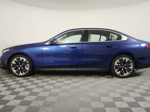 Certified 2025 BMW 530i image 6