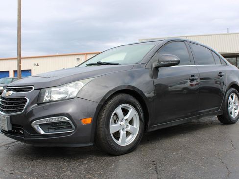 Used 2016 Chevrolet Cruze LT image 11