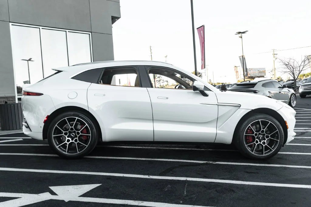 Used 2022 Aston Martin DBX AWD/4WD image 13