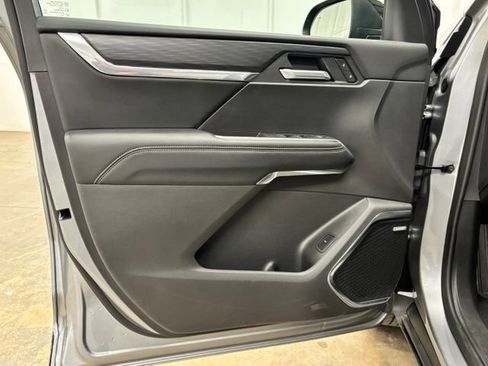 Used 2026 GMC Acadia Elevation w/ Elevation Premium Package AWD/4WD image 17