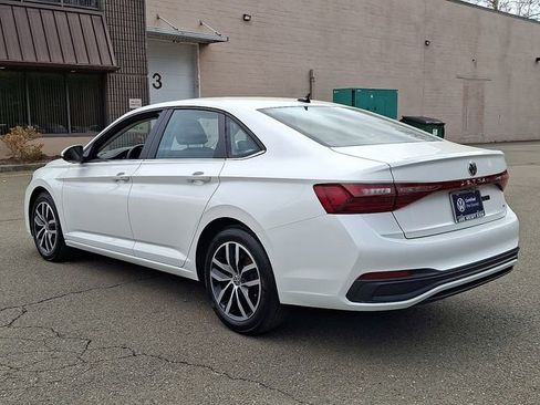 Certified 2025 Volkswagen Jetta SE image 7