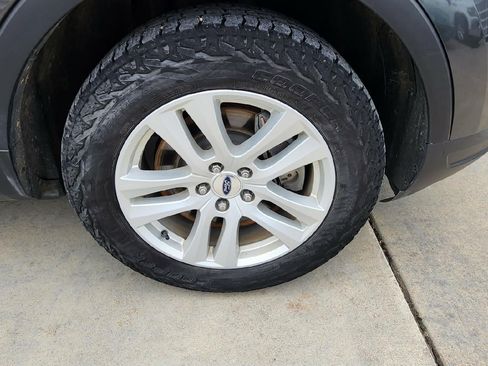 Used 2018 Ford Explorer XLT AWD/4WD image 6