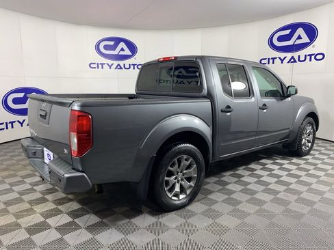 Used 2020 Nissan Frontier SV image 3