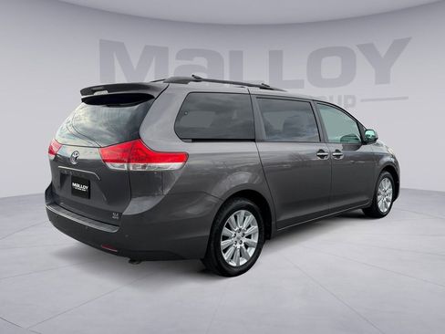 Used 2011 Toyota Sienna XLE image 3
