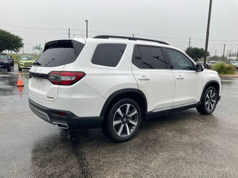 Used 2025 Honda Pilot Touring image 5