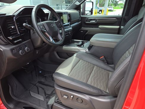Used 2025 Chevrolet Silverado 2500 ZR2 w/ Technology Package AWD/4WD image 17