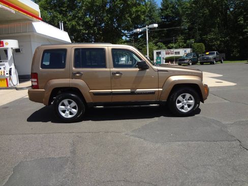 Used 2012 Jeep Liberty Sport AWD/4WD image 5