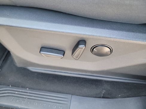 Used 2025 Ford Expedition Max Active AWD/4WD image 19
