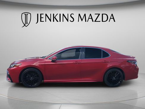 Used 2022 Toyota Camry XSE FWD image 4
