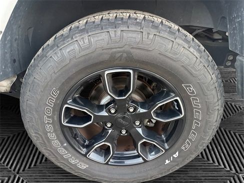 Used 2018 Jeep Wrangler Unlimited Sahara image 30