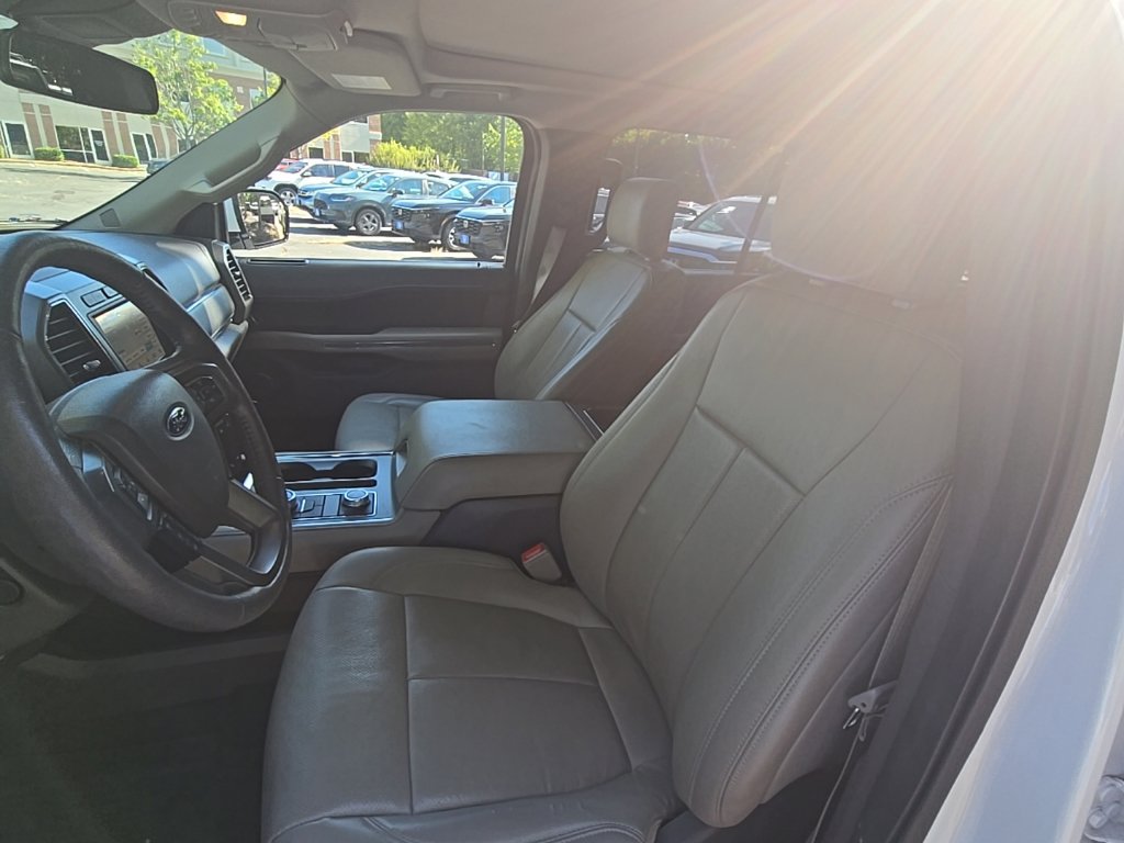 Used 2019 Ford Expedition XLT w/ Equipment Group 202A AWD/4WD image 11