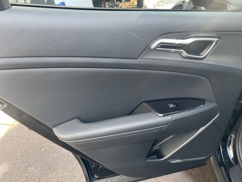 Certified 2023 Kia Sportage SX image 11