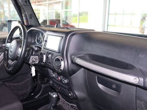 Used 2015 Jeep Wrangler Unlimited Sport w/ Quick Order Package 24S AWD/4WD image 43