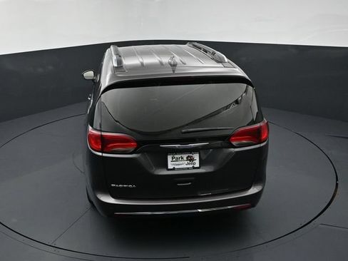 Used 2020 Chrysler Pacifica Touring-L Plus w/ Advanced Safetytec Group FWD image 17