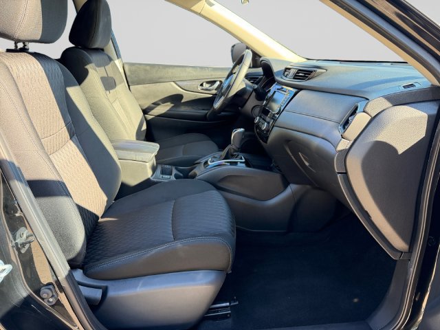 Used 2018 Nissan Rogue SV w/ Premium Package FWD image 15