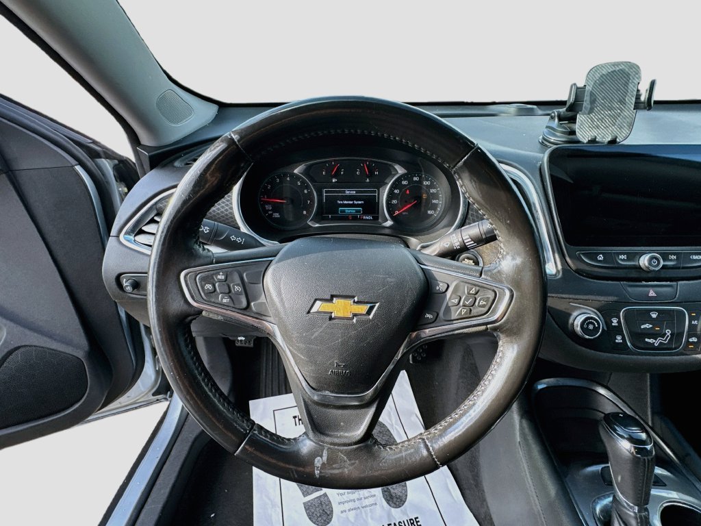 Used 2017 Chevrolet Malibu LT FWD image 11
