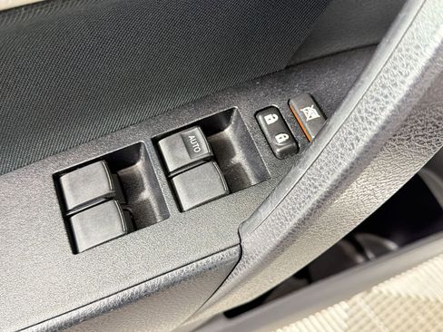 Used 2015 Toyota Corolla LE FWD image 21