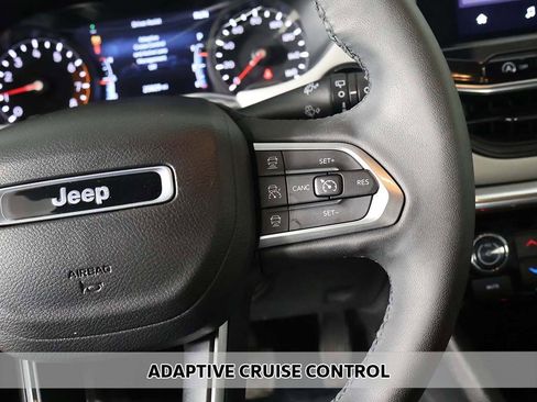 Used 2023 Jeep Compass Limited image 3