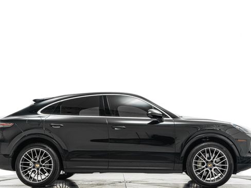 Used 2022 Porsche Cayenne Coupe AWD/4WD image 2