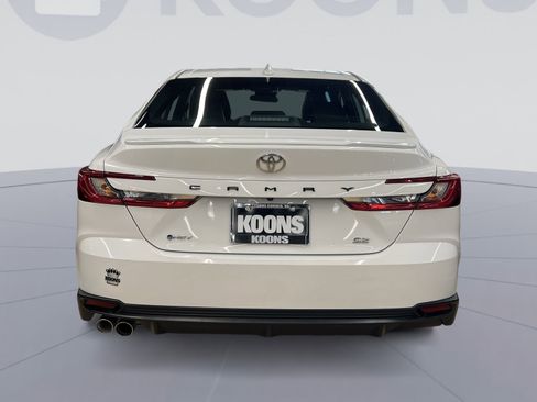 Used 2025 Toyota Camry SE image 4