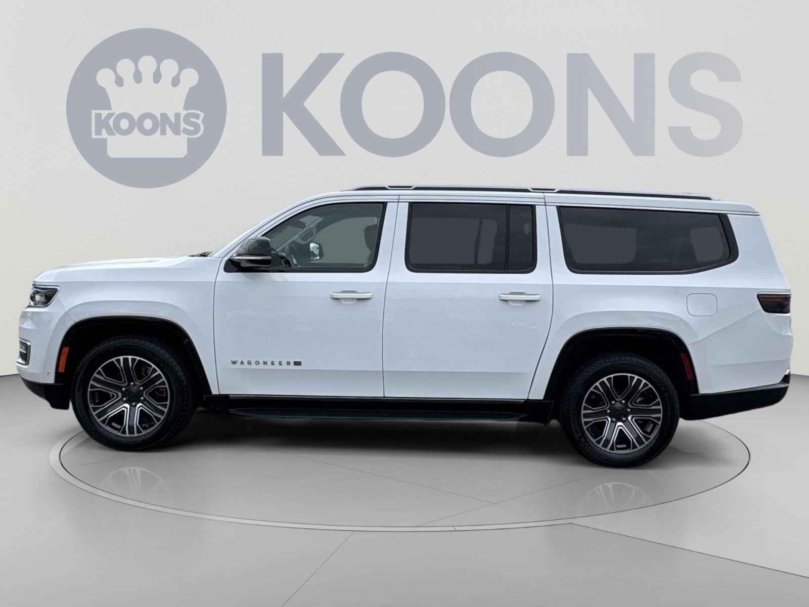 Used 2024 Jeep Wagoneer L Series II w/ Flexible Seating Group AWD/4WD image 2