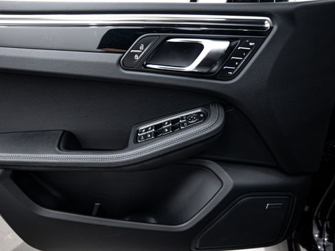 New 2025 Porsche Macan image 18