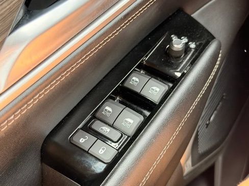 Used 2024 Jeep Wagoneer Series III AWD/4WD image 25