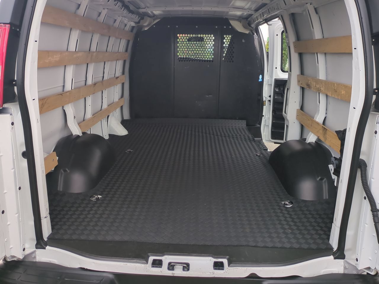 Used 2025 Chevrolet Express 2500 w/ Driver Convenience Package RWD image 22