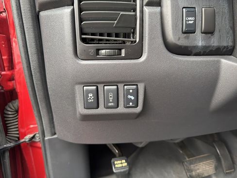 Used 2015 Nissan Titan SV w/ SV Value Truck Package image 13