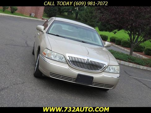Used 2007 Lincoln Town Car Signature RWD image 13