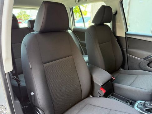 Used 2018 Volkswagen Tiguan Limited FWD image 18