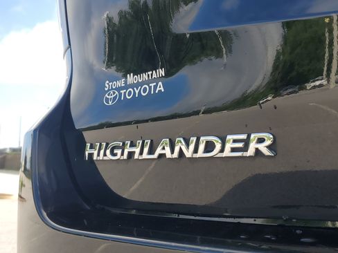 Used 2019 Toyota Highlander LE FWD image 7