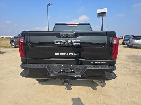 Used 2026 GMC Sierra 2500 Denali Ultimate image 8