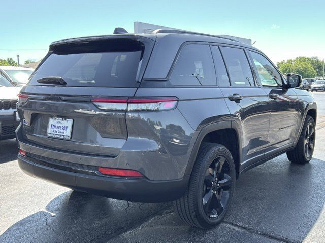 Used 2022 Jeep Grand Cherokee Altitude AWD/4WD image 12