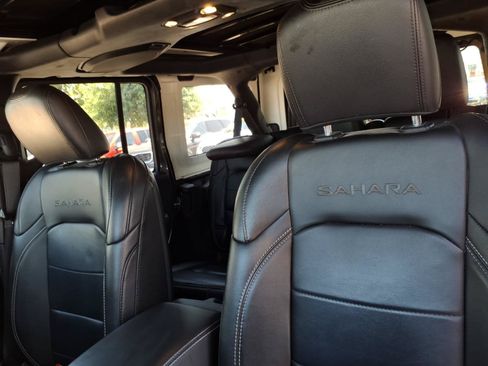 Used 2019 Jeep Wrangler Unlimited Sahara AWD/4WD image 13