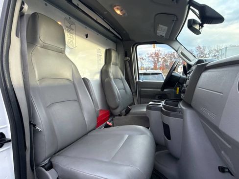 Used 2021 Ford E-350 and Econoline 350 Super Duty image 13