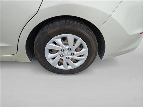 Used 2017 Hyundai Elantra SE FWD image 8