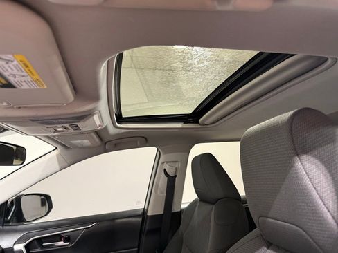 Certified 2022 Toyota RAV4 XLE w/ Convenience Package AWD/4WD image 18