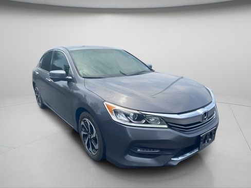 Used 2017 Honda Accord EX image 5