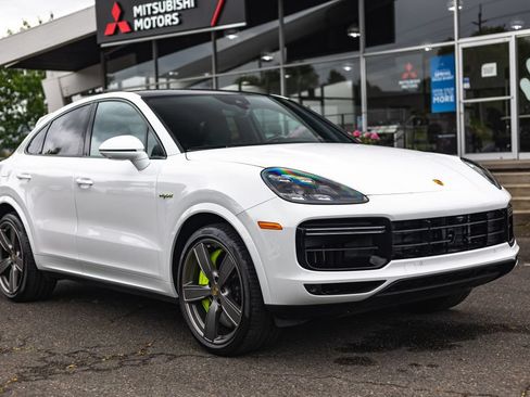 Used 2023 Porsche Cayenne Turbo S AWD/4WD image 9
