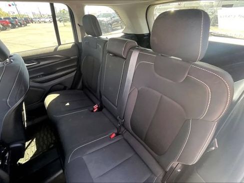 Used 2023 Jeep Grand Cherokee Laredo AWD/4WD image 28