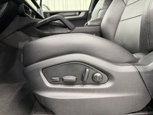 Certified 2025 Porsche Cayenne image 31