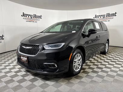 Used 2024 Chrysler Pacifica Touring-L