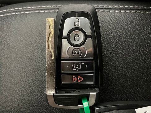 New 2026 Ford Escape SE w/ PHEV Premium Package FWD image 32