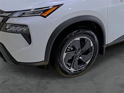 Used 2026 Nissan Rogue SV AWD/4WD image 7