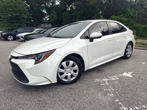 Used 2020 Toyota Corolla LE FWD image 3
