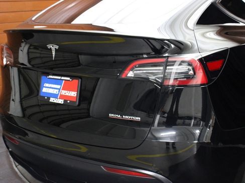 Used 2022 Tesla Model Y Performance AWD/4WD image 9